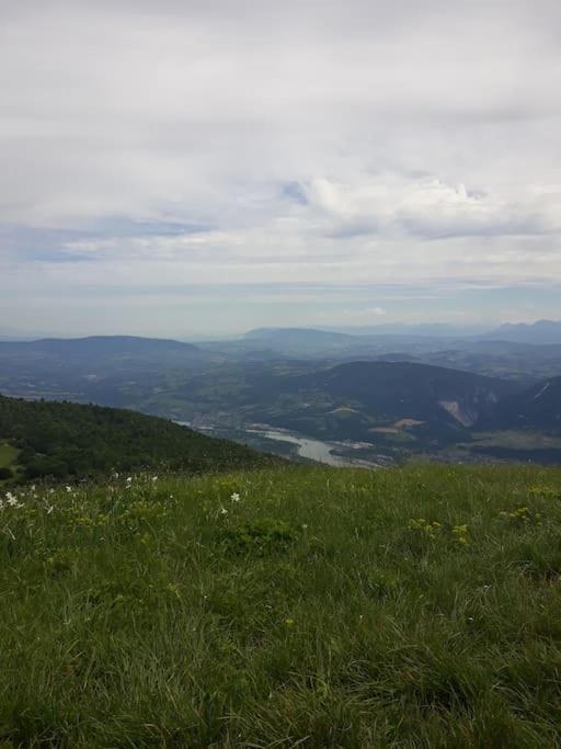 Le Gite Des Cascades Bassy Exteriér fotografie