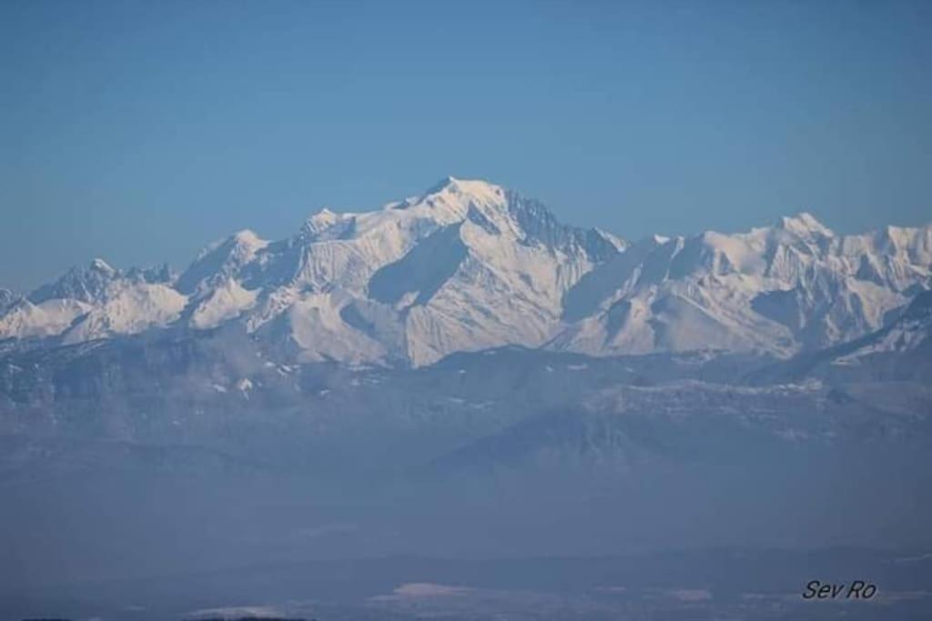 Le Gite Des Cascades Bassy Exteriér fotografie